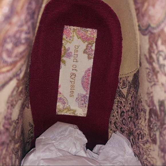 Band of Gypsies Shadow Chelsea Boot, Red/Black, Corduroy Style, Size 8, NWT - Picture 10 of 10